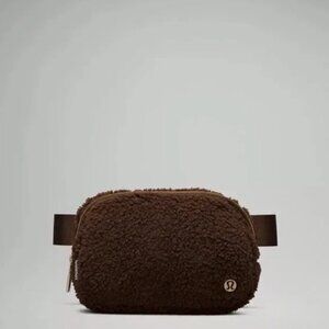 Lululemon Everywhere Belt Bag Fleece Brown/ Gold